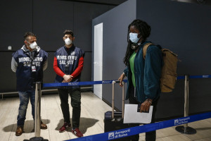 Fiumicino, l’arrivo dei primi passeggeri da New York | FOTOGALLERY