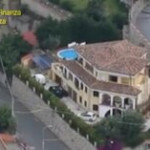 Cosenza, sequestrati mille capi d’abbigliamento contraffatti