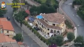 Cosenza, sequestrati mille capi d’abbigliamento contraffatti