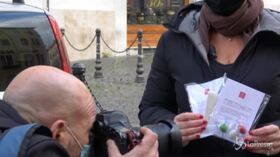 Federmatrimoni dona confetti ai parlamentari: “Protesta dolce per salvare la nostra categoria”