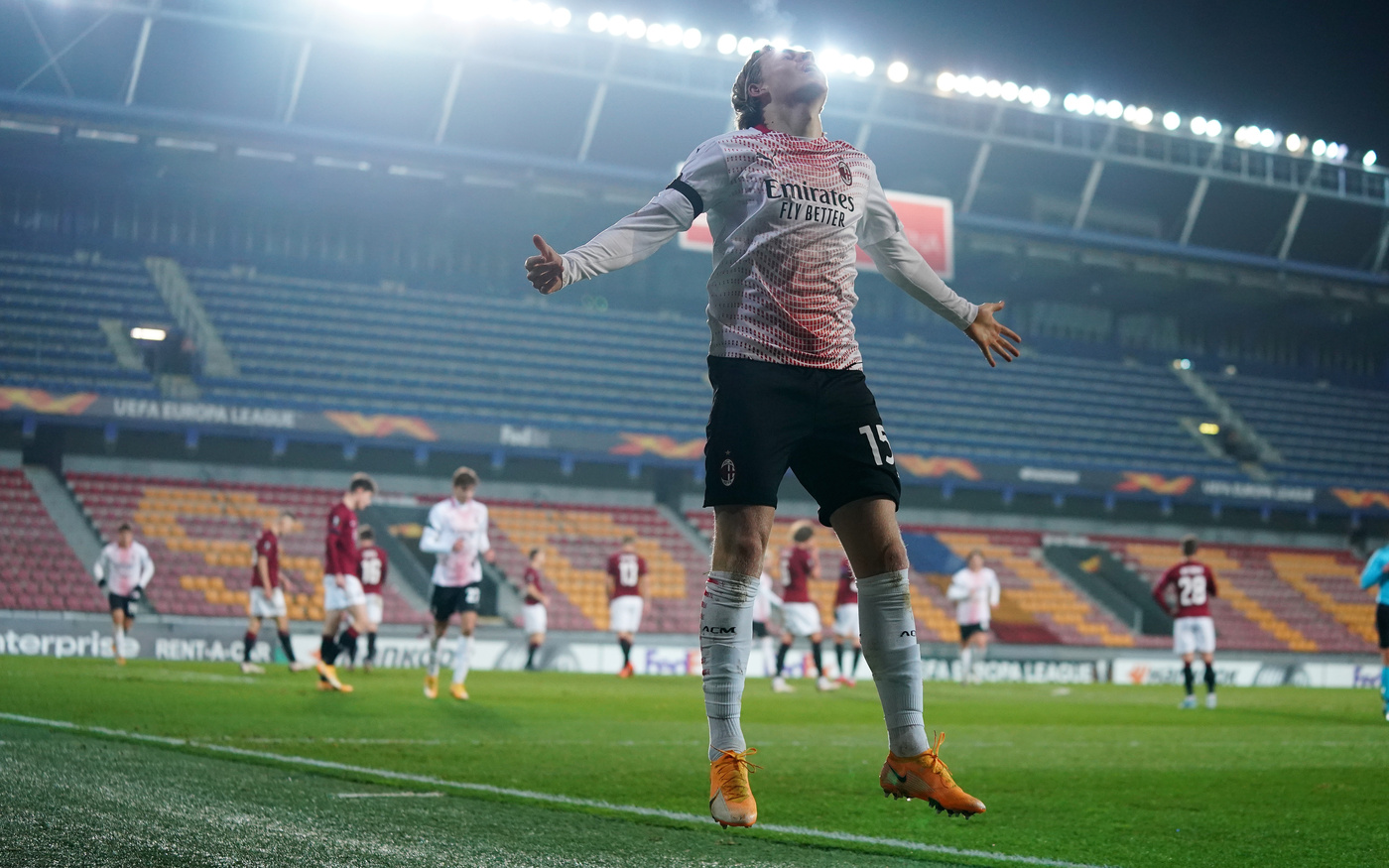 Il Milan espugna Praga con Hauge-gol. Pioli chiude in testa il girone