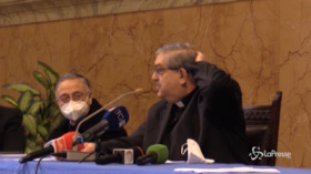 Napoli, il cardinale Sepe lascia la curia: “Voglio morire con il mare negli occhi”