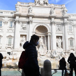 Roma, troppi assembramenti: chiusa area della Fontana di Trevi