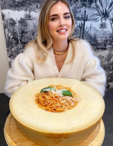 Chiara Ferragni, spaghetti al pomodoro e Grana Padano