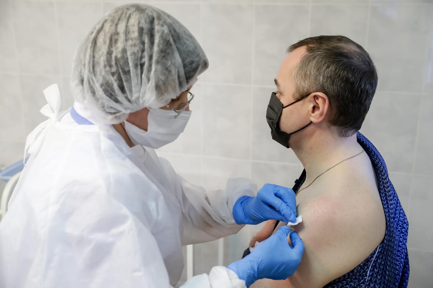 Coronavirus, al via campagna vaccinazioni in Usa: il primo a New York Coronavirus, al via campagna vaccinazioni in Usa: il primo a New York