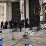 New York, uomo spara davanti alla cattedrale di St. John: ucciso da polizia