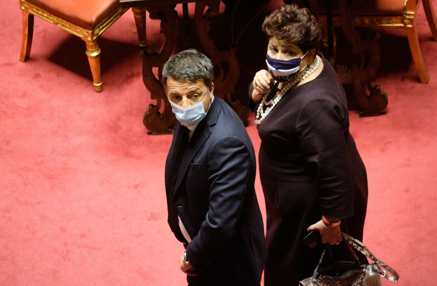 Crisi di governo, Renzi: “Non vogliamo poltrone, aiuteremo su scostamento di bilancio”