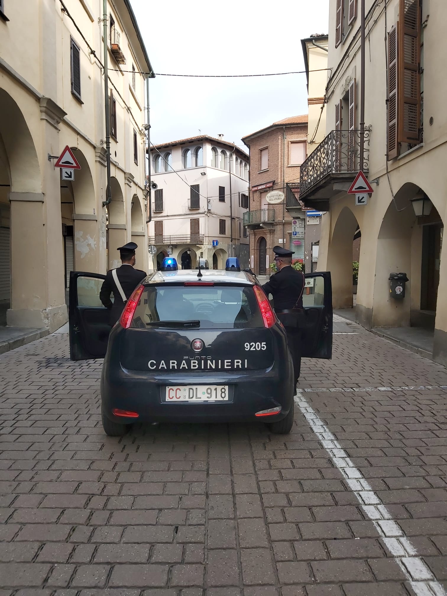 Torino, truffa sul reddito di cittadinanza: avevano case e auto o erano ai domiciliari ma non lo hanno comunicato all’Inps