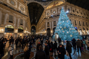 Emergenza Coronavirus, il centro di Milano nel giorno di Sant’Ambrogio