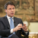 Coronavirus, Conte: “Al lavoro per rinforzare il piano natalizio”