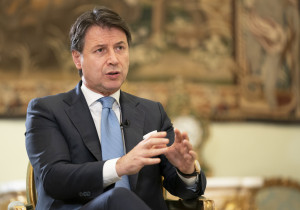 Palazzo Chigi, Giuseppe Conte durante un'intervista sull'emergenza Coronavirus