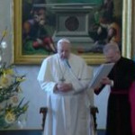 Coronavirus, Papa: “Difficoltà ci aiutino a purificare il Natale, uscendo dal consumismo”