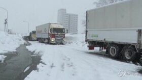 Giappone, le pesanti nevicate bloccano la città di Minami-Uonuma
