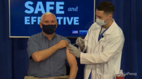 Usa: Mike Pence viene vaccinato in diretta tv