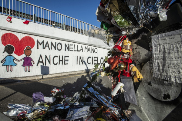 Murales in memoria di Gaia e Camilla sul luogo della tragedia di Corso Francia