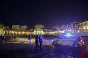 Coronavirus a Napoli, strade e piazze deserte dopo la chiusura per il nuovo DPCM