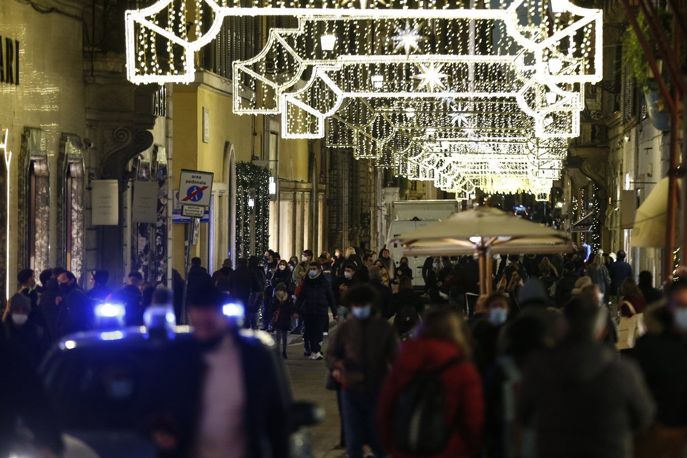 Natale in zona rossa: le regole del nuovo decreto nei festivi e prefestivi