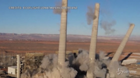Arizona, demolita la centrale elettrica a carbone dei Navajo