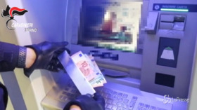 Torino, furti al bancomat con la tecnica della “forchetta”: due arresti