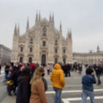 Milano, folla in centro per l’ultimo sabato di shopping prima di Natale