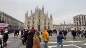 Milano, folla in centro per l’ultimo sabato di shopping prima di Natale