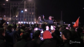 Campania zona arancione, a Napoli la protesta dei ristoratori: “De Luca ci tratta come burattini”