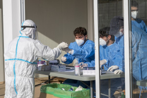 Coronavirus, tamponi Drive-In a Messina per le persone in arrivo in Sicilia per le vacanze natalizie