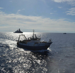 Mazara del Vallo, i pescatori liberati rientrano in porto