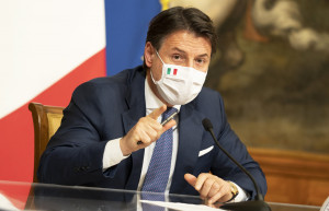 Conte illustra le nuove misure per l'emergenza da Covid19