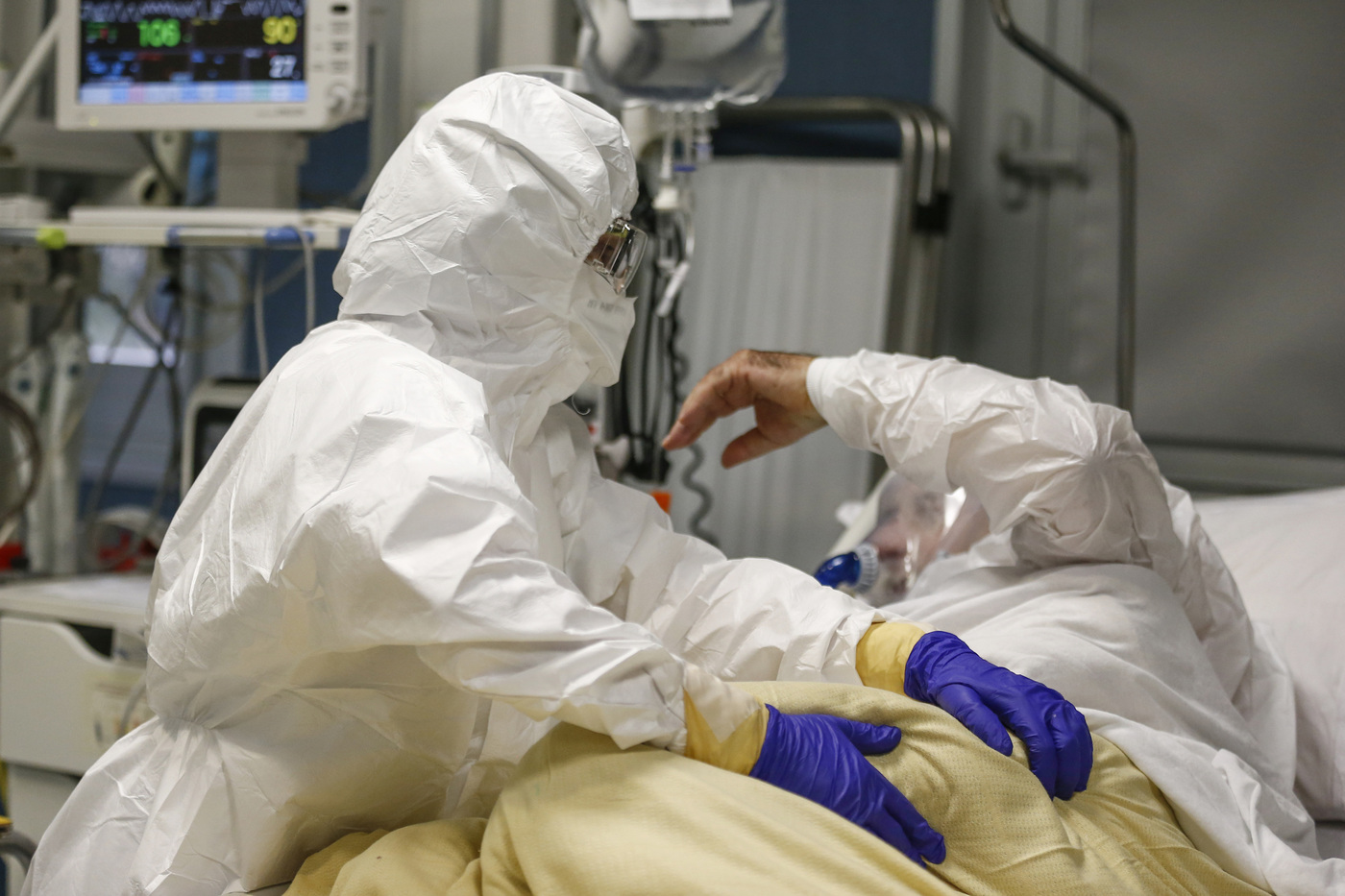 Coronavirus Roma, reparto Covid di terapia intensiva del San Filippo Neri nel periodo natalizio