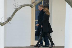 Donald e Melania Trump partono per Mar-a-Lago per le vacanze natalizie