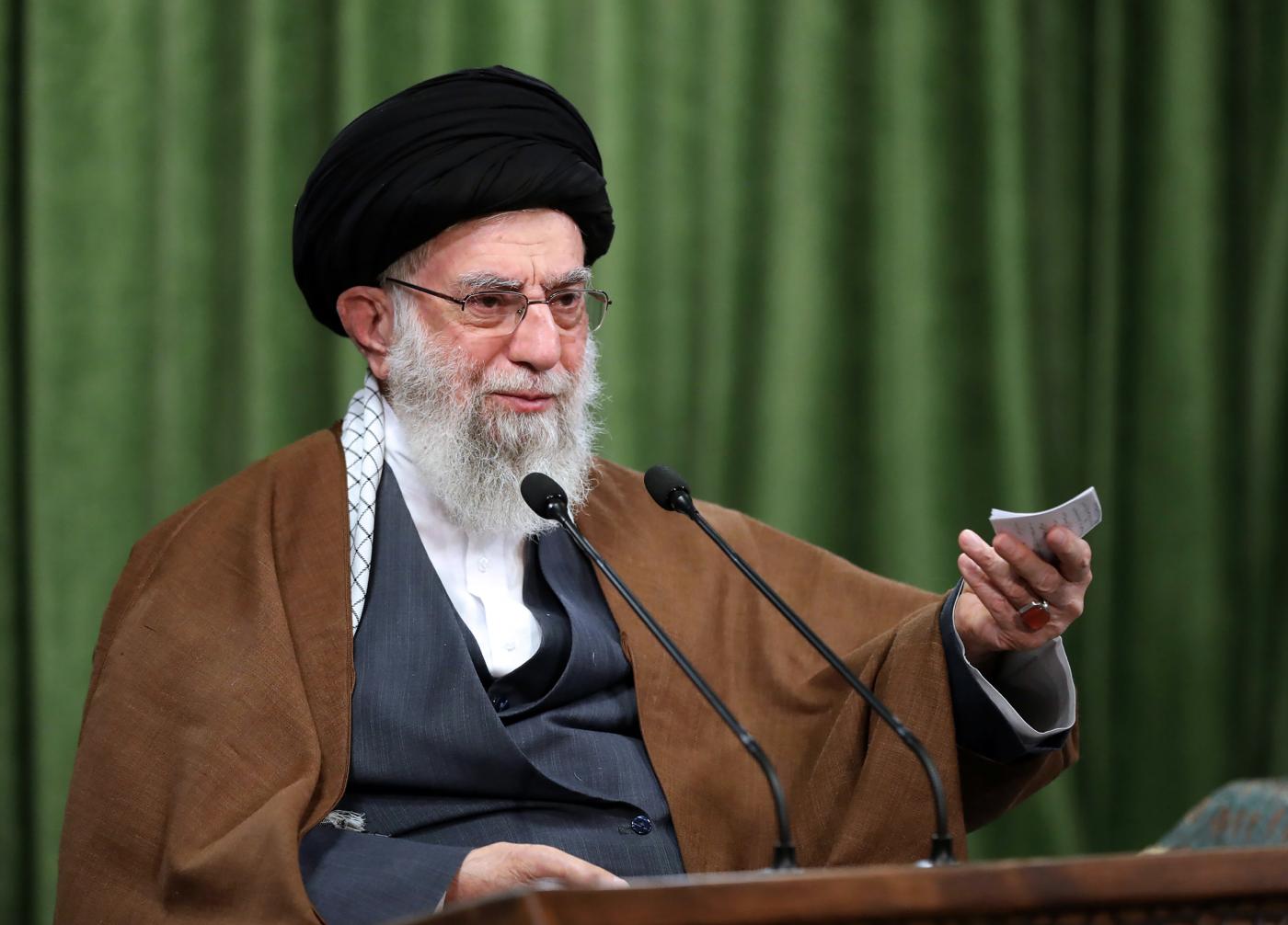 Medioriente, Khamenei a Paesi musulmani: “Bloccare export petrolio in Israele”