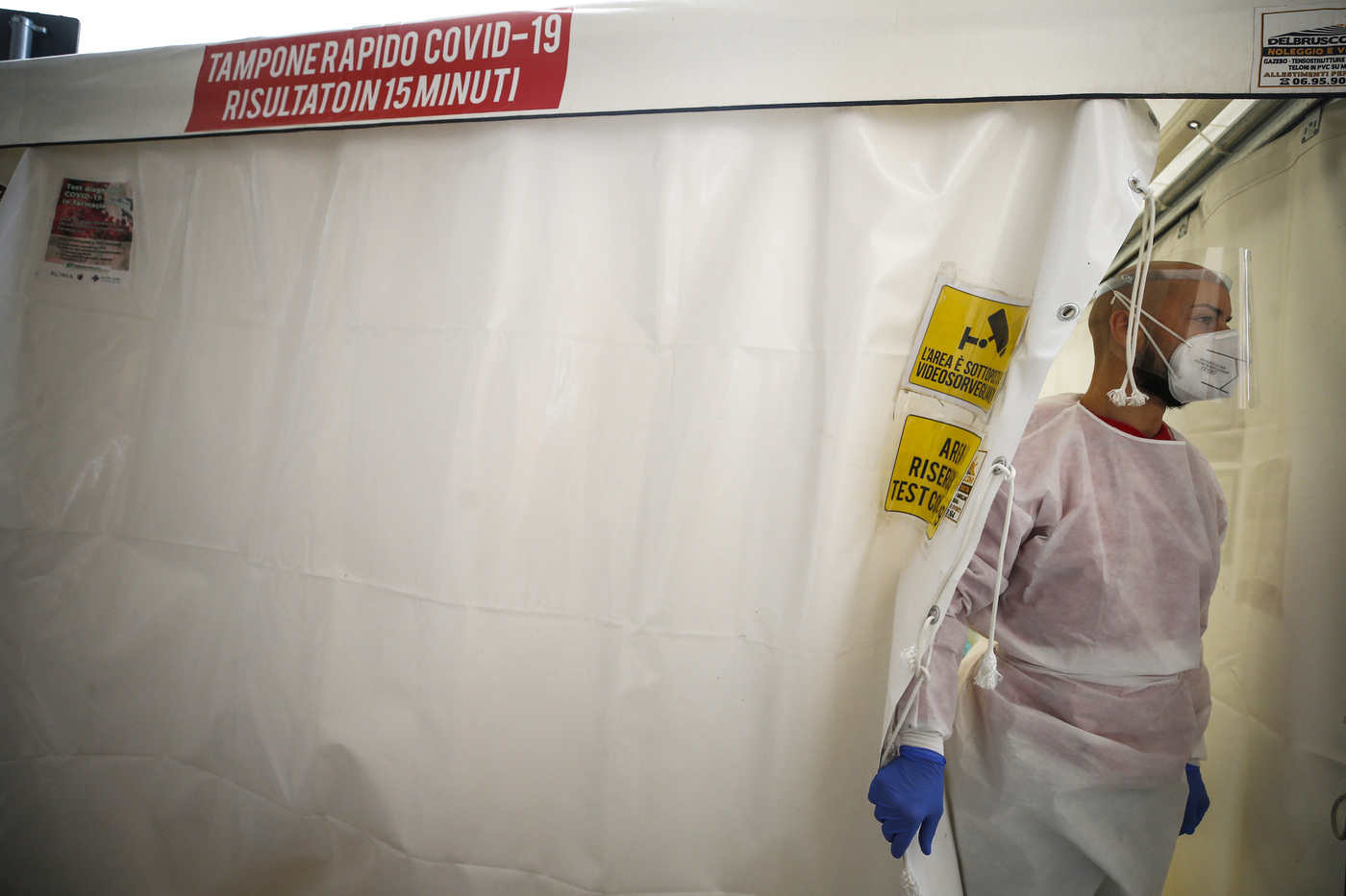 I dati del 25 dicembre: sale il tasso di positività, 459 i decessi