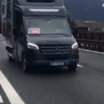 Il furgone con il vaccino Pfizer sulla A22 del Brennero