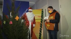 Russia, volontari portano doni a operatori sanitari e pazienti