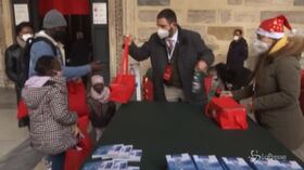 Roma, la Comunità di Sant’Egidio offre cibo e regali ai poveri