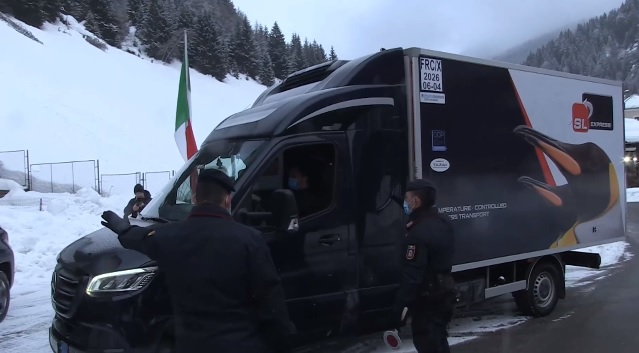 Vaccini, in Italia il primo carico Pfizer-Biontech Vaccini, in Italia il primo carico Pfizer-Biontech