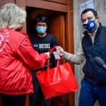 Natale, Lega: “La vera storia di Salvini e dei pacchi alimentari”