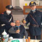 Bologna, 94enne chiama i carabinieri per brindare al Natale: “Sono solo”