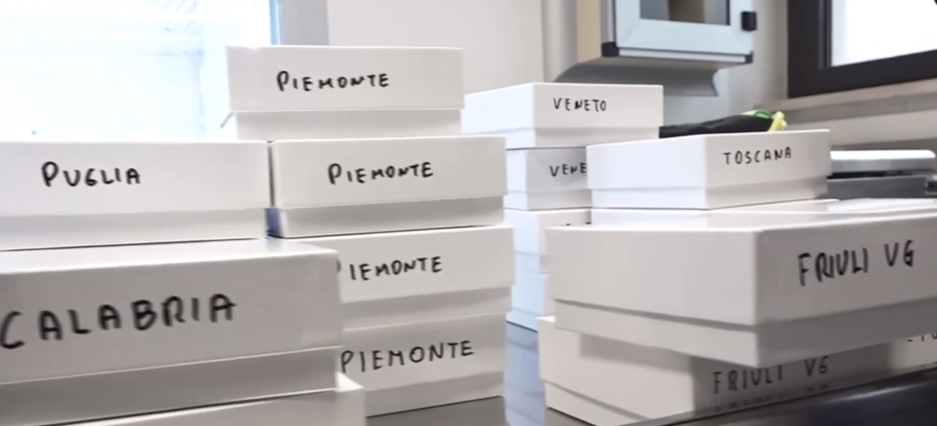 Vaccini: smistamento in tutta Italia con l’aiuto dell’esercito Vaccini: smistamento in tutta Italia con l’aiuto dell’esercito