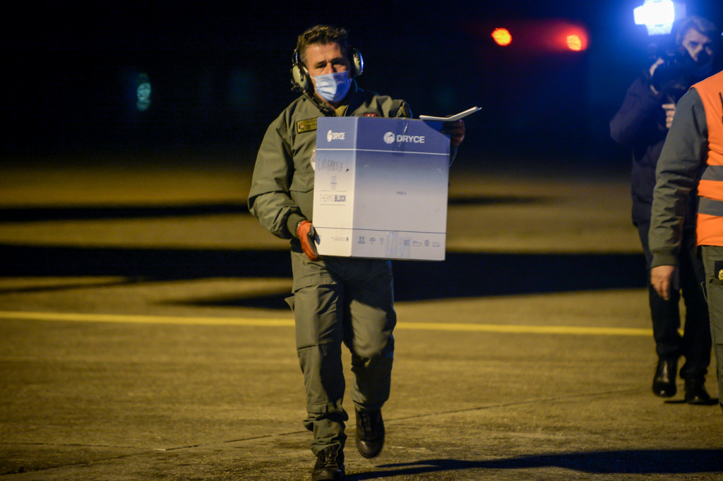 Galleria foto 'Vaccine day, in tutta Italia inoculate le prime dosi | FOTOGALLERY' - foto 13
