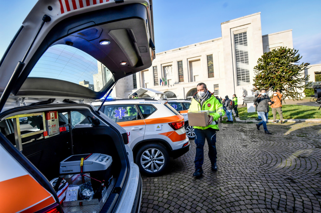 Galleria foto 'Vaccine day, in tutta Italia inoculate le prime dosi | FOTOGALLERY' - foto 18