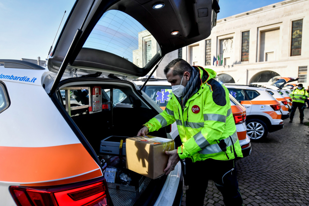Galleria foto 'Vaccine day, in tutta Italia inoculate le prime dosi | FOTOGALLERY' - foto 19