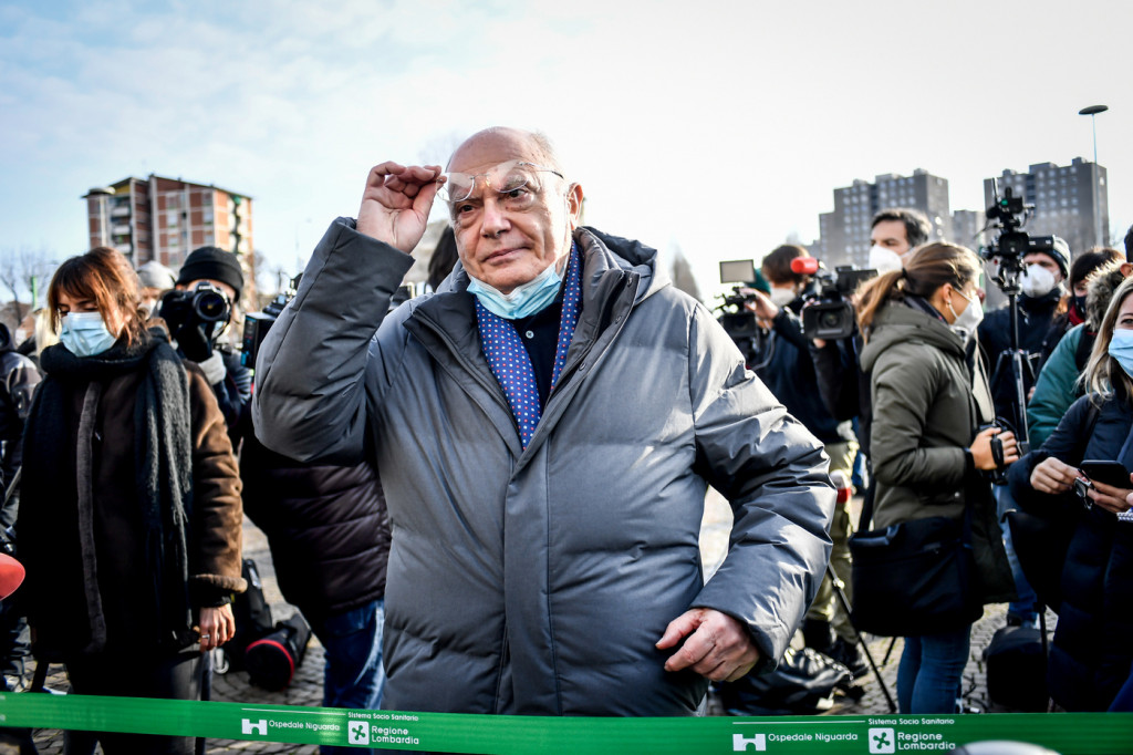 Galleria foto 'Vaccine day, in tutta Italia inoculate le prime dosi | FOTOGALLERY' - foto 21