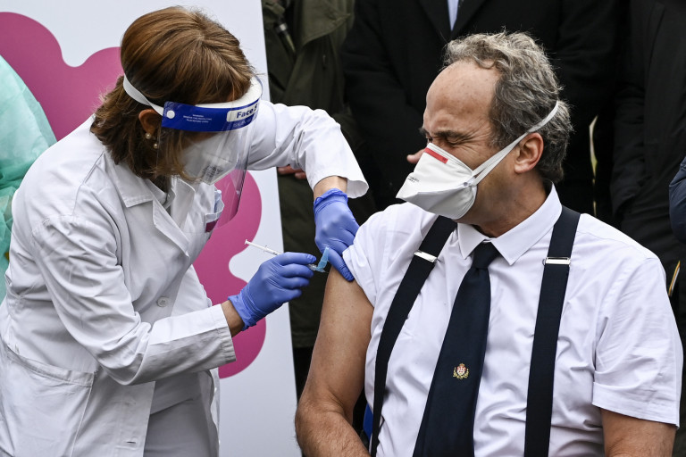 Vaccine day, in tutta Italia inoculate le prime dosi | FOTOGALLERY