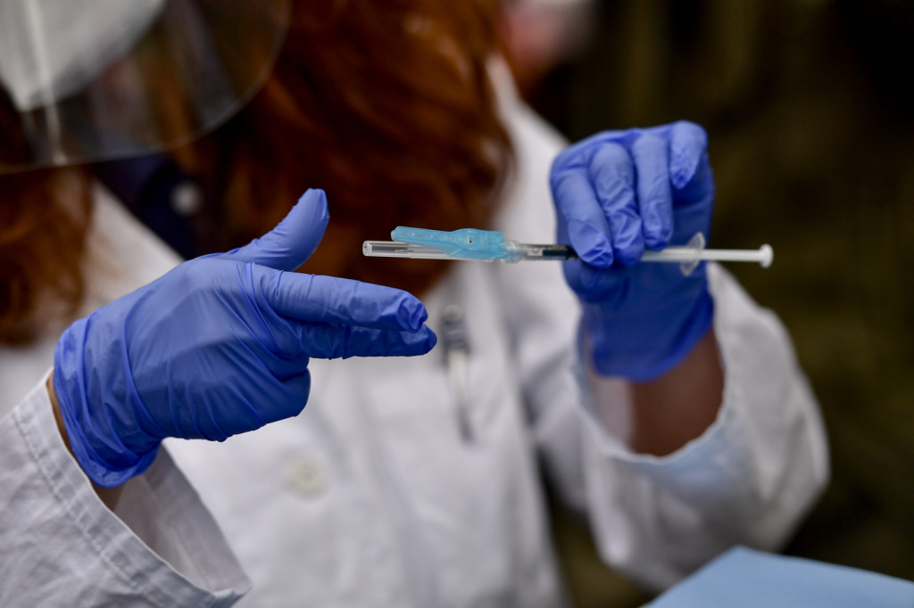 Galleria foto 'Vaccine day, in tutta Italia inoculate le prime dosi | FOTOGALLERY' - foto 23