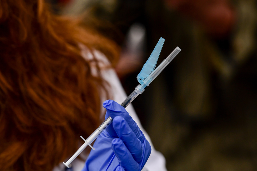 Galleria foto 'Vaccine day, in tutta Italia inoculate le prime dosi | FOTOGALLERY' - foto 24