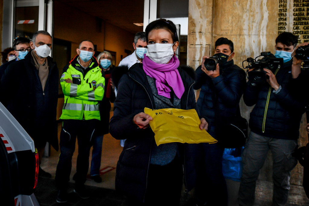 Galleria foto 'Vaccine day, in tutta Italia inoculate le prime dosi | FOTOGALLERY' - foto 26