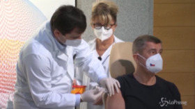 V-day, Europa inizia a vaccinarsi: tra i primi premier ceco Babis