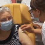 V-Day: una 78enne la prima vaccinata in Francia